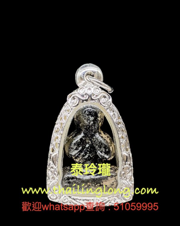 B50 屈实昐崇-- 龙婆巧 2553 必打 咩打 (速立) 人缘经粉小立尊 小模 [已售]