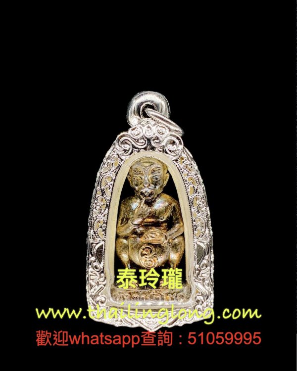 X05 屈威揽焕-- 古巴玩印 2558 五眼四耳 符纹小立尊 (呀百加/红铜黑漆版)